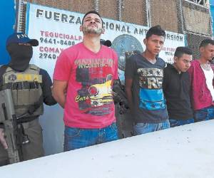 La FNA capturó a cuatro supuestos miembros de la MS-13 por extorsión.