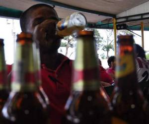 El aumento para las bebidas alcohólicas estaría destinado para la creación de hospitales. Foto: EL HERALDO