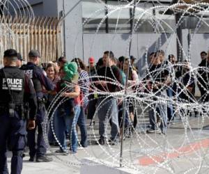 Alrededor de 3,000 personas de la primera caravana llegaron a Tijuana, México, en la frontera con San Diego, California.