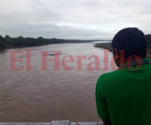 Así se observa el río Choluteca, que se desbordo tras las fuertes lluvias. Foto: Alex Pérez/ EL HERALDO