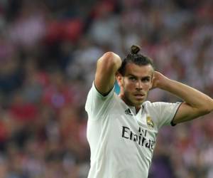 El delantero gaélico del Real Madrid Gareth Bale reacciona después de perderse una oportunidad de gol durante el partido de fútbol de la liga española entre el Athletic Club Bilbao y el Real Madrid.