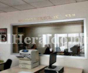 La imputada Daniela Alejandra Rico Rivas hizo acto de presencia a los juzgados capitalinos, donde se le dictaron medidas sustitutivas a la cárcel, foto: Mario Urrutia/El Heraldo.