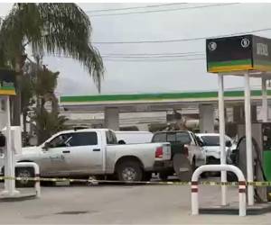 Según información preliminar, dentro de la camioneta fue encontrado un barril lleno de gasolina, por lo que las autoridades investigan si los dos sospechosos pretendían incinerar los cadáveres.