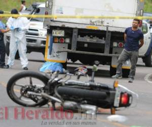 Un nuevo accidente de tránsito enlutó, una vez más, a una familia hondureña este sábado. Fotos: Efraín Salgado/ EL HERALDO.