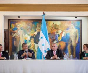Fotografía de la visita de Rafael Correa al país difundida por la Secretaría de Prensa de Honduras.