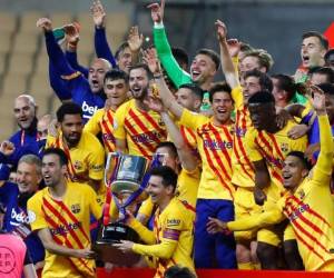 Antoine Griezmann abrió el marcador (60), Frenkie de Jong puso el 2-0 (63) y Messi cerró la cuenta (68, 71) para dar al Barça su 31ª Copa del Rey, que le afianza como el claro dominador en el palmarés de esta competición. Foto: AP