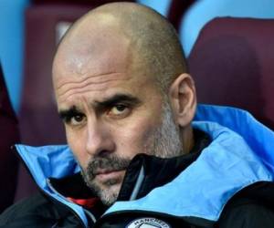 El entrenador del Manchester City Pep Guardiola antes del juego de la Liga Premier ante el West Ham del miércoles 19 de febrero del 2020. El técnico asegura que se queda en el equipo a pesar de la suspensión de dos años de competencias europeas que impuso la UEFA al club (AP Photo/Rui Vieira)