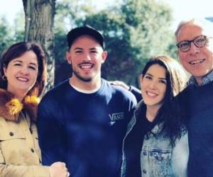 El cantante Marco Barrientos y su esposa Carla tienen dos hijos, Daniela y Marco. Foto: Instagram