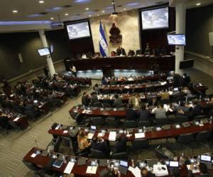 El Congreso Nacional asegura que no ha aprobado la figura de la retroactividad en materia administrativa, en la reforma a la Ley de Presupuesto.(Foto: El Heraldo Honduras/ Noticias Honduras hoy)