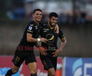 Roberto Moreira y Marcelo Pereira celebran el segundo gol de Motagua ante el Vida. Foto: David Romero / EL HERALDO.
