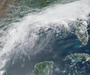 Arthur, primera tormenta de la temporada atlántica, provoca alertas en el sur de Estados Unidos.
