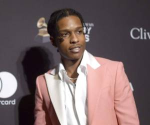 No está claro quién más estuvo involucrado, pero algunos videos publicados en redes sociales muestran a una persona siendo violentamente arrojada al suelo por Rocky. Foto: AP.