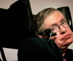 Stephen Hawking, cuya mente brillante recorrió el tiempo y el espacio a pesar de que su cuerpo quedó paralizado por una enfermedad, ha muerto, informó un portavoz de la familia.