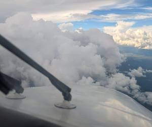 La SAG mantiene los vuelos de estimulación de nubes para favorecer las lluvias en zonas del país, pero Cenaos advierte que todavía se necesita más tiempo y datos para medir sus resultados.