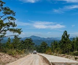 Solo dos kilómetros de carretera han sido pavimentados en Lepaterique y, tras 67 días sin labores, los habitantes desconocen cuándo se reanudará el proyecto vial.