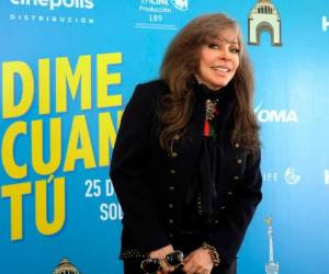 Castro sorprendió a todos con su cambio para el papel de abuela.