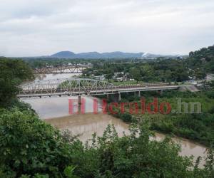 Las autoridades han pedido precaución a los pobladores de las zonas aledañas a ambos ríos.