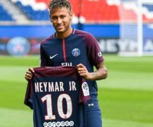 Neymar ya fue presentado oficialmente como jugador del PSG. Foto: AFP