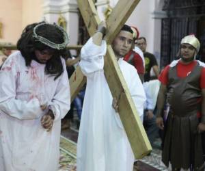 Los cuadros vivos, como el de la iglesia Los Dolores, tienen lista su participación este viernes.