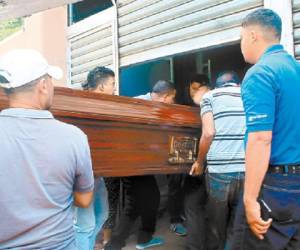 El cuerpo de Saturnino Baquedano fue retirado ayer de la morgue del Ministerio Público y llevado hasta Apacilagua, Choluteca.