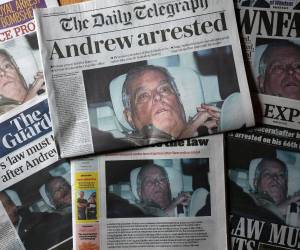 Interrogado por 10 horas, con pruebas de ADN y hasta huellas dactilares, esto es lo que se sabe de la detención y liberación del expríncipe Andrés.