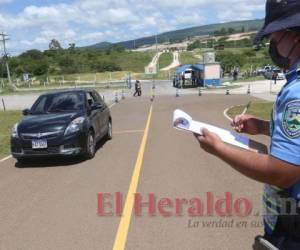 Ahora la prueba práctica es más estricta para los conductores, con el fin de que estén mejor capacitados para manejar. Foto: Alex Pérez/El Heraldo