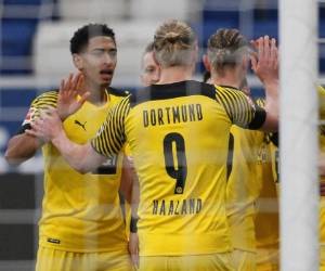 Jugadores del Borussia Dortmund celebran la victoria frente al Hoffenheim. Foto: AFP