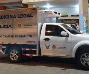 Los cuerpos de las víctimas fueron llevados hasta el departamento de Medicina Legal.
