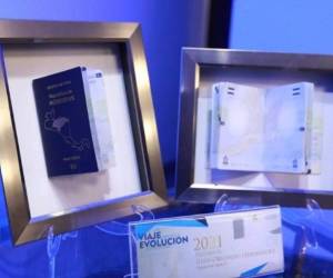 Los pasaportes electrónicos pueden tener entre 50 y más de 80 medidas de seguridad que van impresas en la libreta y solo se pueden ver con sistemas de alta tecnología. Foto: Cortesía