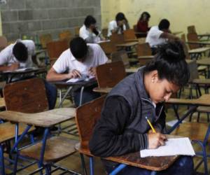 También se analiza que los estudiantes asistan a clases los sábados.