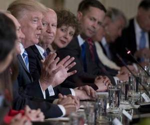 Las restricciones migratorias actualizadas de Trump suspenden la emisión de nuevas visas para ciudadanos de seis países de mayoría musulmana. Foto AFP