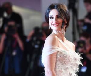 La actriz Penélope Cruz posa para los fotógrafos a su llegada al estreno de la película 'Wasp Network' en la 76a edición del Festival de Cine de Venecia. Fotos: Agencia AP.