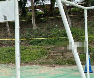 El hallazgo del cuerpo se registró en la cancha ubicada en la parte baja del bordo, a un costado de Expocentro.