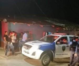 Oficiales de la Policía llegaron a la escena del crimen, registrado en Nueva Arcadia, Copán. Foto: Cortesía.