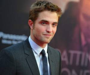 Robert Pattinson se ha caracterizado por ser un galán en las películas, pero ahora eso es pasado. Foto AFP