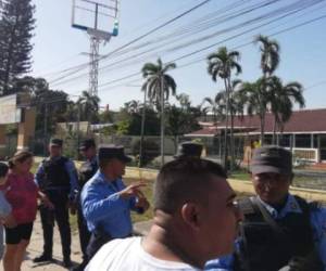 El cuerpo del señor quedó tirado sobre el pavimento en el bulevar Micheletti de San Pedro Sula, a la altura de Jardines del Valle.