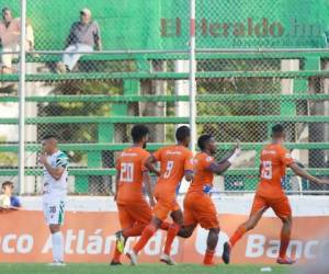 Franco Güity marcó al minuto 52' el 1-0 para los Lobos contra el Platense de Puerto Cortés. Foto: EL HERALDO