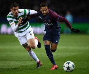 Nir Bitton marcando a Neymar en el duelo PSG vs Celtic por la jornada 5 de la fase de grupos de la Champions League. (AFP)