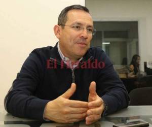 Marlon Tá﻿bora explicó que “lo importante es enviar un mensaje a la gente que debe inscribirse”.