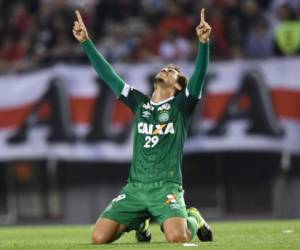 Una imagen de celebración del 2015 de Neto, defensa del Chapecoense de Brasil.