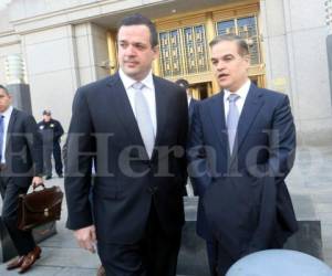 Los primos Yankel y Yani Rosenthal cuando salían de la audiencia en la Corte de Nueva York, ambos son acusados en Estados Unidos.