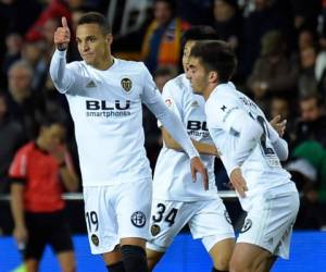 El empuje valencianista tuvo su premio en la segunda parte con los tres goles de Rodrigo, que dieron la vuelta a la eliminatoria. Foto / AFP