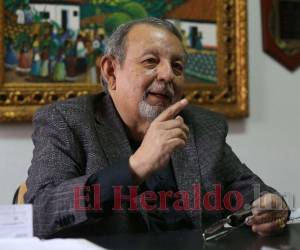Para Guillermo Pérez-Cadalso, excanciller de Honduras, el presidente ruso Vladimir Putin le está haciendo creer al pueblo de Rusia que pueden ser nuevamente la patria grande, como en antaño.