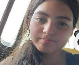 La menor les envió a sus padres una foto en la que aparece dentro de un auto, pero no les informó su ubicación ni con quiénes está.