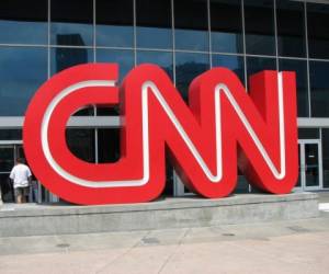 CNN decidió entonces ofrecer su señal de televisión en español gratuitamente en YouTube y a través de enlaces a sus noticias en la web cnnespanol.com.