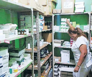 El personal de salud asegura que se debe realizar una revisión de la cantidad de medicamento que se envía a cada unidad a fin de que pueda cumplir con la demanda de servicios.