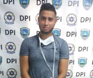 Al momento de su detención esta persona se conducía en un vehículo tipo turismo año 2012, con placas HAJ 8115.