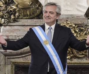 Fernández, abogado de 60 años que fue jefe de gabinete de Néstor y de Cristina Kirchner entre 2003 y 2008, llegó al Congreso al volante de su propio auto. Foto: AFP