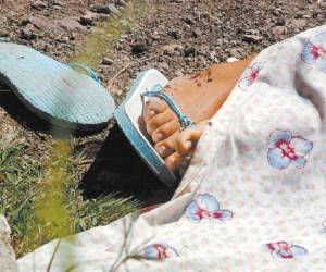 Los cuerpos de las mujeres sin vida muchas veces quedan a la intemperie, semidesnudas y los hechores se dan a la fuga sin que alguien dé respuesta de quiénes son.