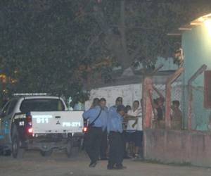 Testigos relataron que sujetos desconocidos se bajaron de un vehículo turismo color blanco y dispararon contra la humanidad de las personas.